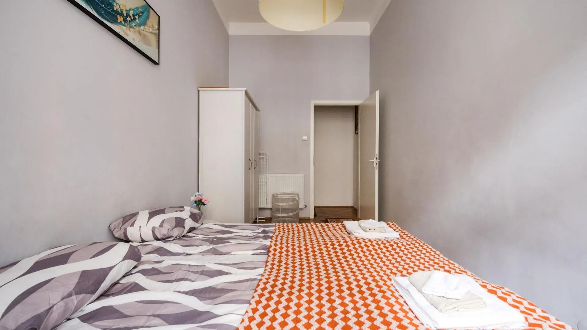 בודפשט Bright & Grand With 4 Bedrooms By New York Cafe הונגריה