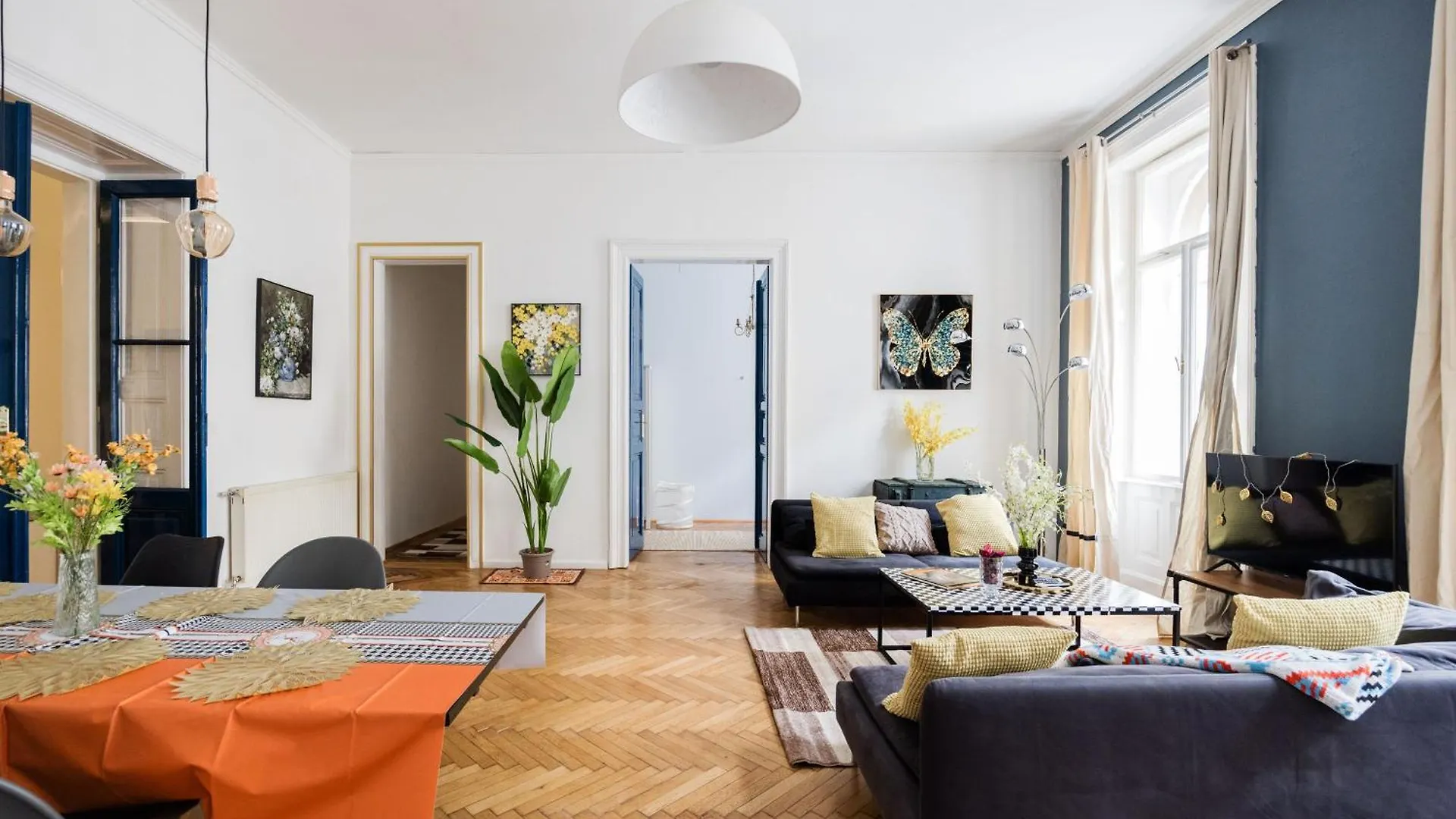 בודפשט Bright & Grand With 4 Bedrooms By New York Cafe 0*,