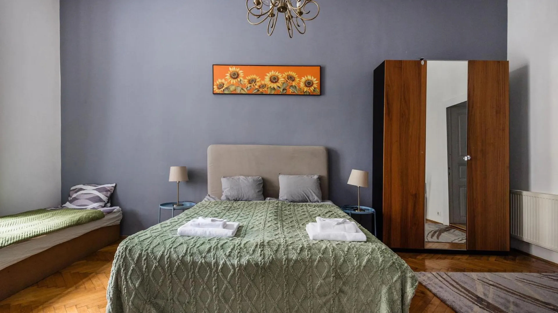 בודפשט Bright & Grand With 4 Bedrooms By New York Cafe הונגריה