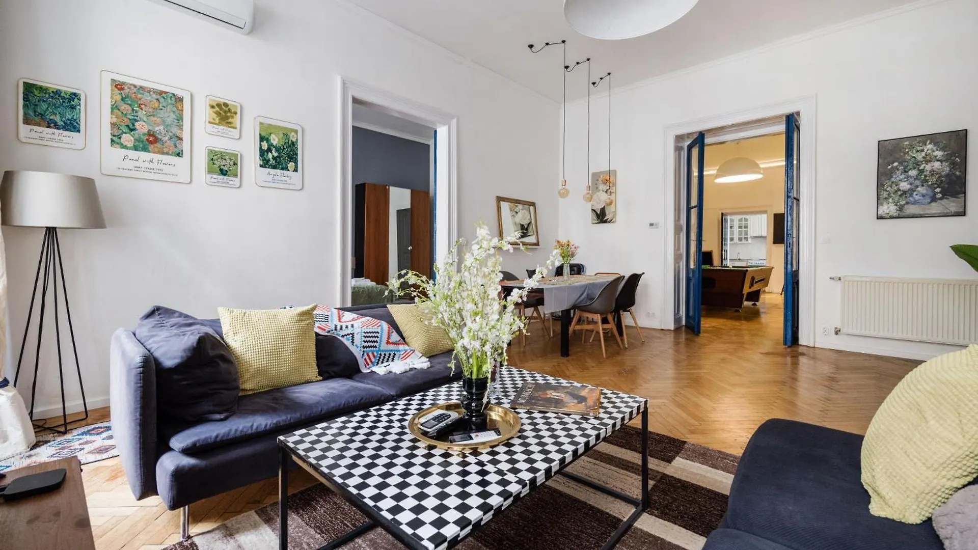 דירה בודפשט Bright & Grand With 4 Bedrooms By New York Cafe