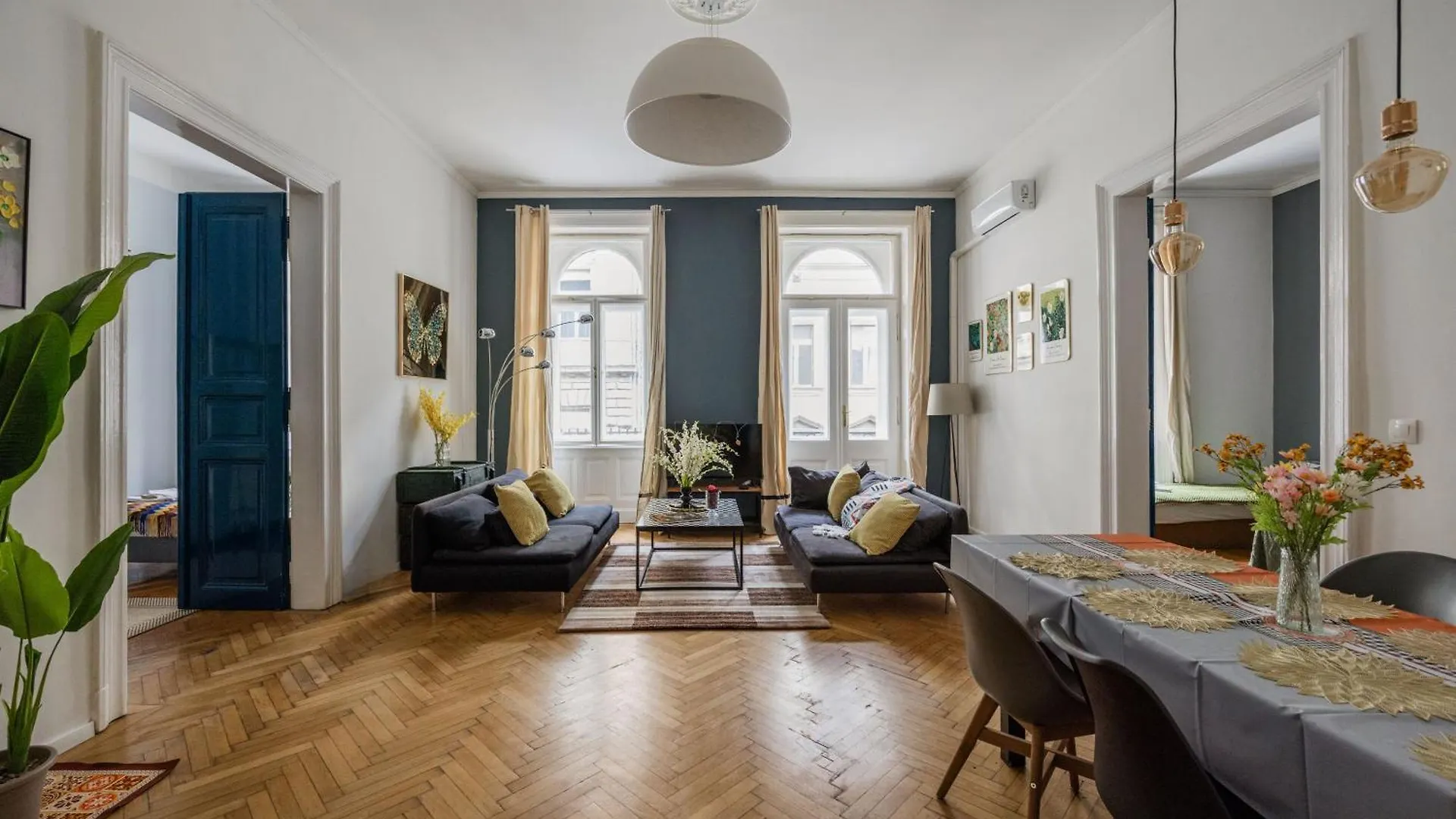 בודפשט Bright & Grand With 4 Bedrooms By New York Cafe 0*,